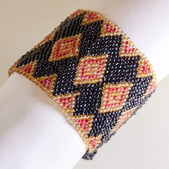 Vintage hand beaded cuff wrap bracelet diamond pattern - Picture 1 of 5